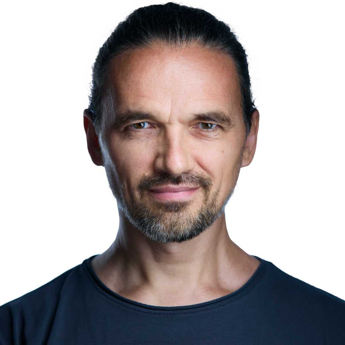 Slava Timoshenko - Professional Headshot Photographer